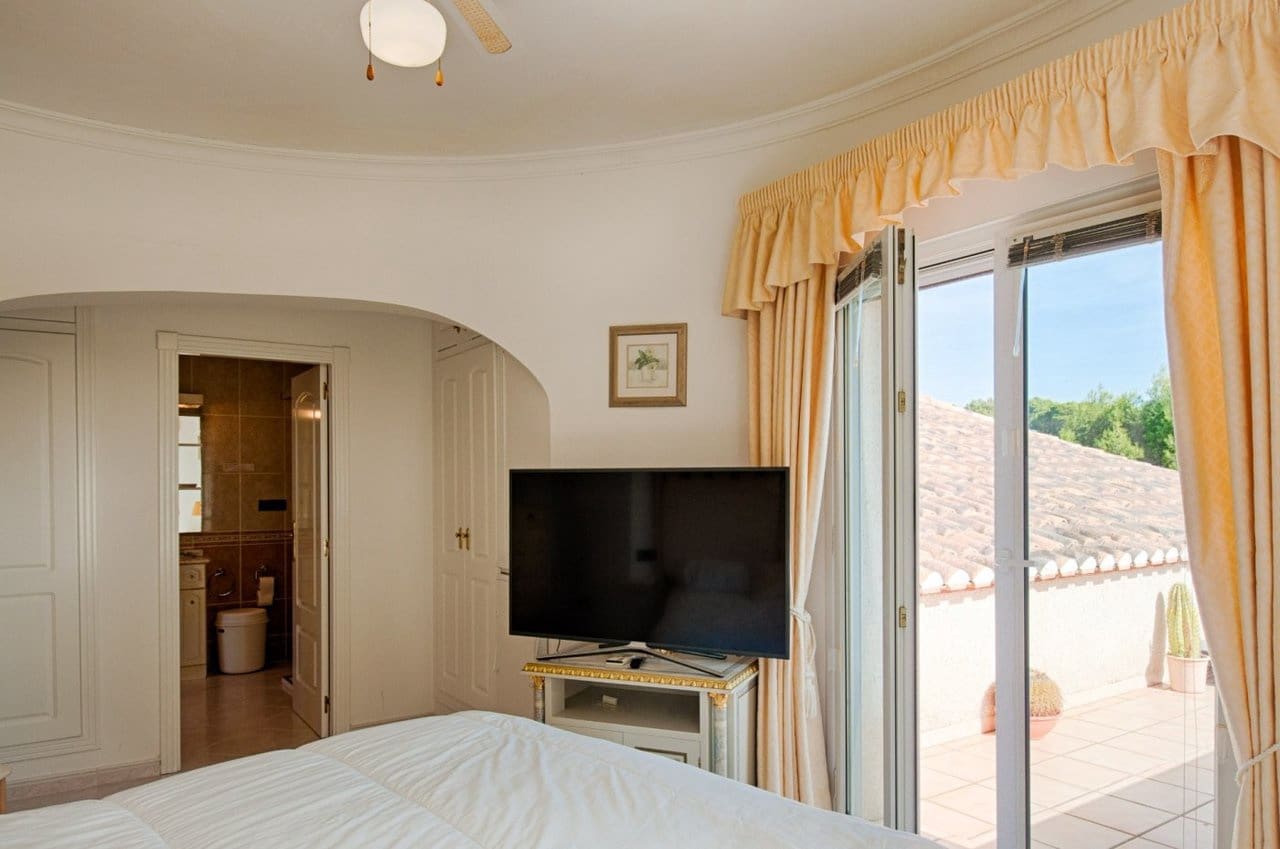 4 bedroom Villa for sale in Benissa with pool - € 1,050,000 (Ref: 7296881)