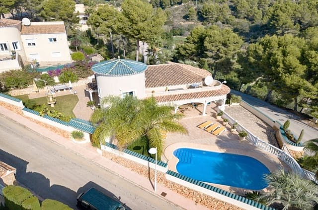 4 bedroom Villa for sale in Benissa with pool - € 1,050,000 (Ref: 7296881)