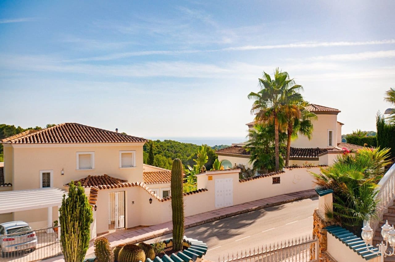 4 bedroom Villa for sale in Benissa with pool - € 1,050,000 (Ref: 7296881)