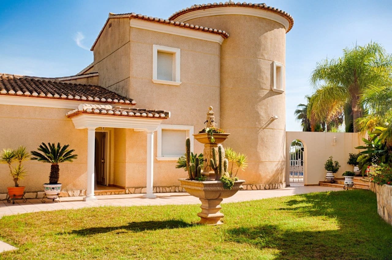 4 bedroom Villa for sale in Benissa with pool - € 1,050,000 (Ref: 7296881)
