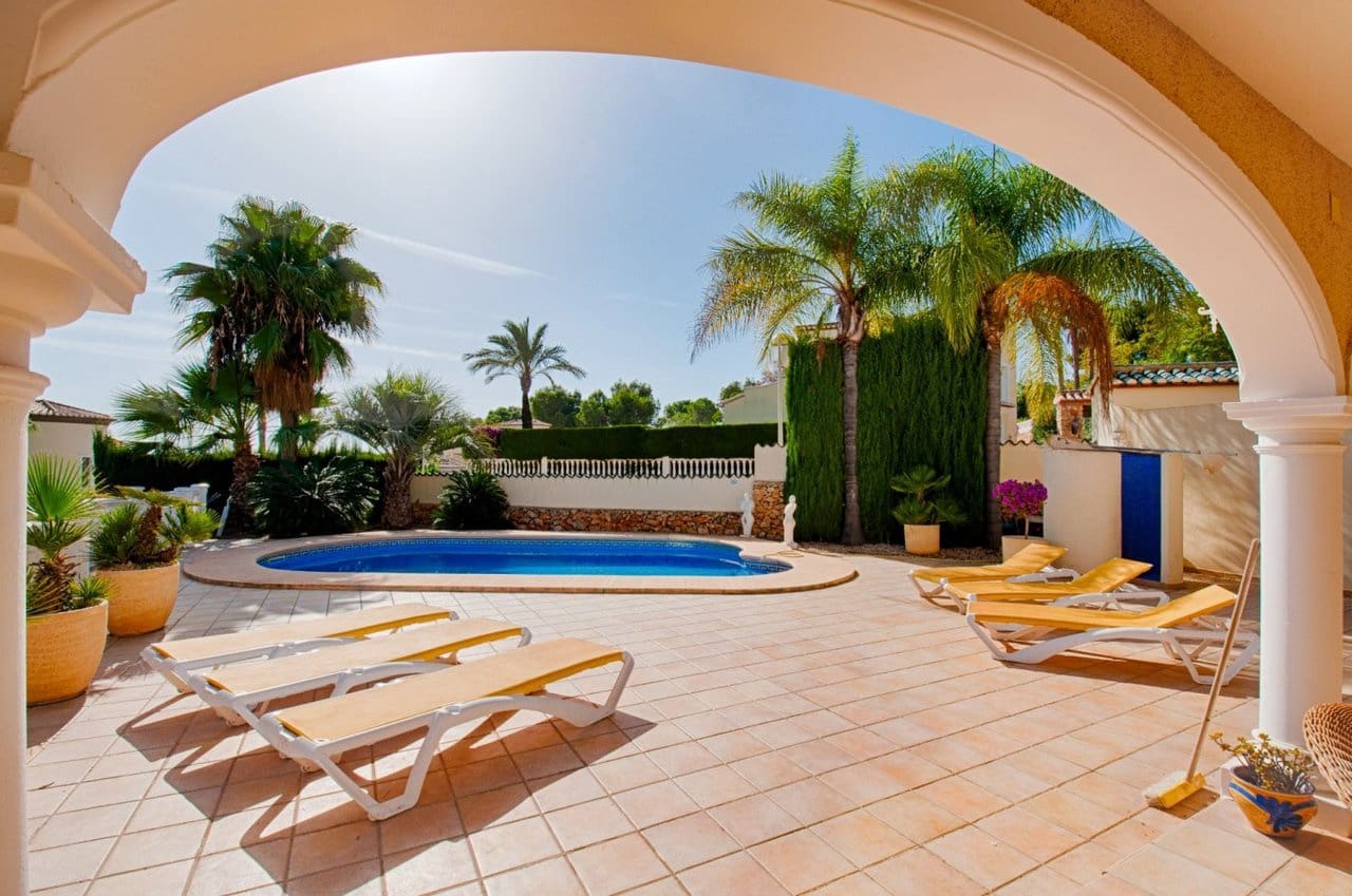 4 bedroom Villa for sale in Benissa with pool - € 1,050,000 (Ref: 7296881)