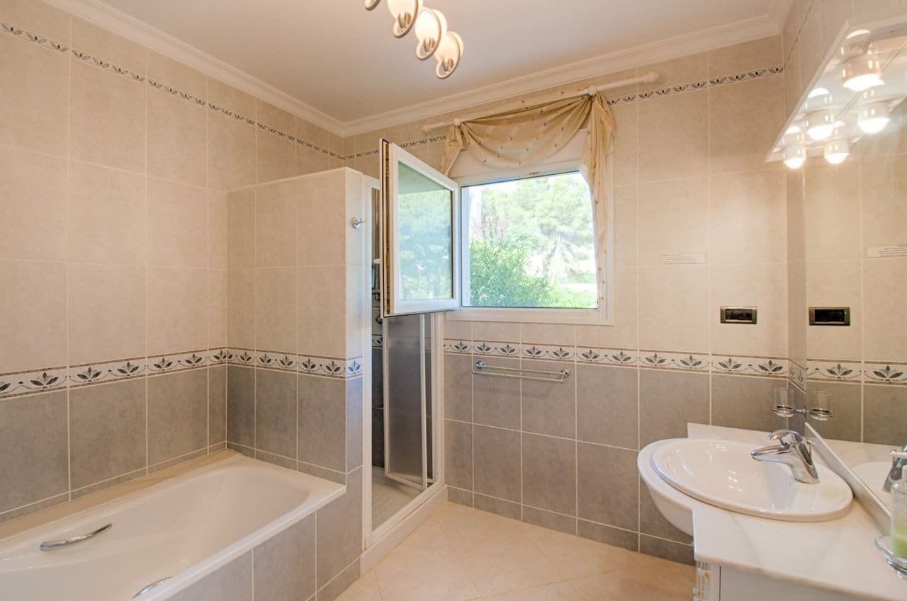 4 bedroom Villa for sale in Benissa with pool - € 1,050,000 (Ref: 7296881)