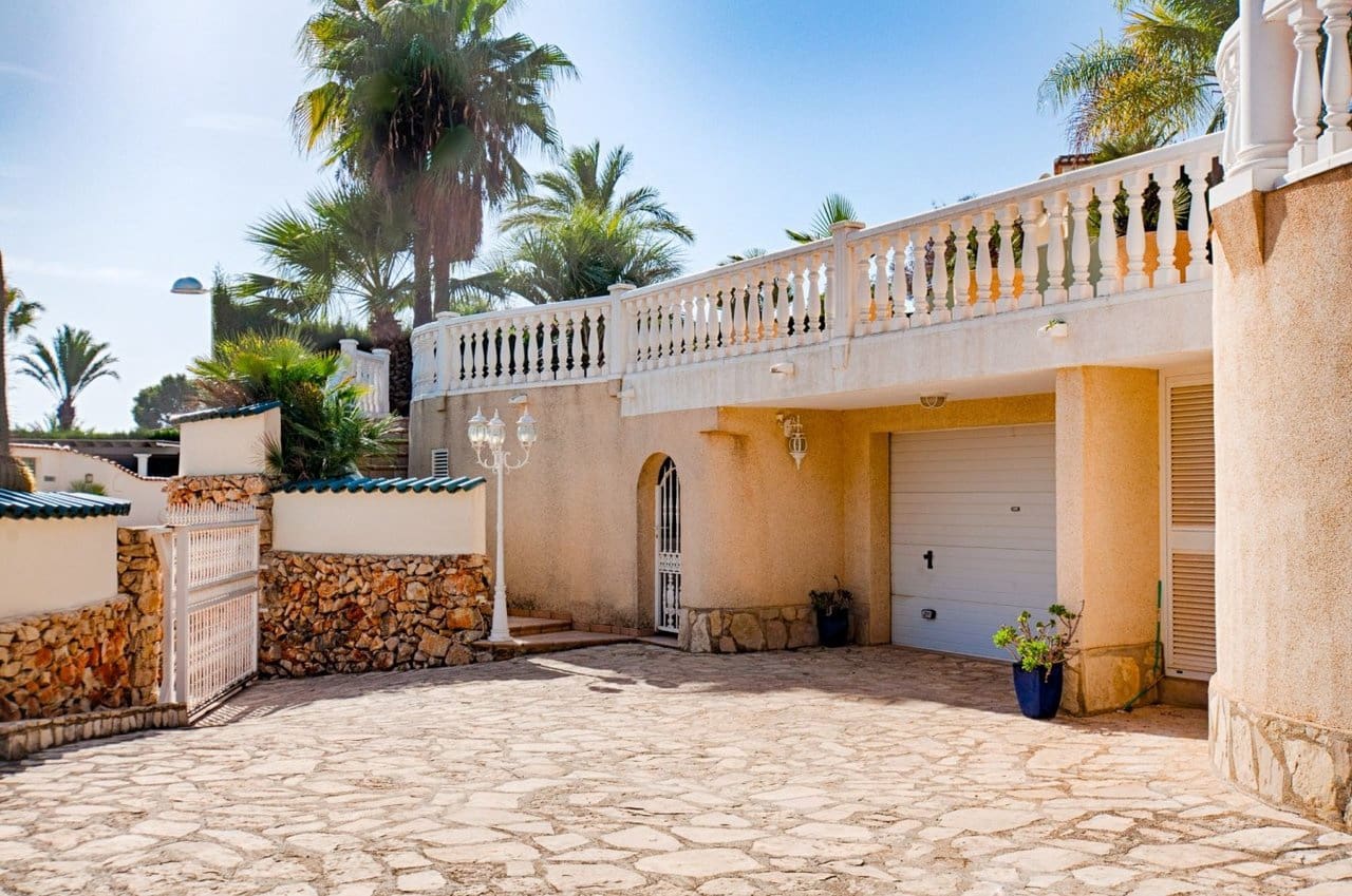 4 bedroom Villa for sale in Benissa with pool - € 1,050,000 (Ref: 7296881)