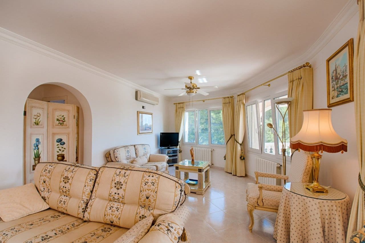 4 bedroom Villa for sale in Benissa with pool - € 1,050,000 (Ref: 7296881)