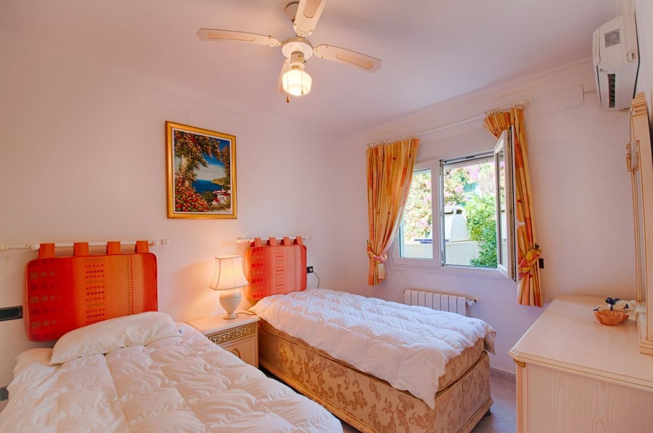 4 bedroom Villa for sale in Benissa with pool - € 1,050,000 (Ref: 7296881)