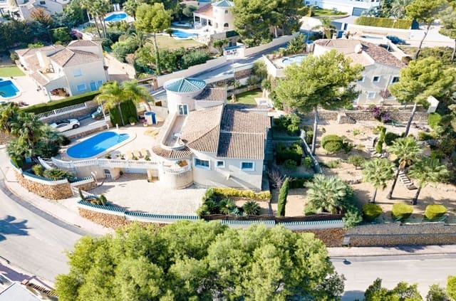 4 bedroom Villa for sale in Benissa with pool - € 1,050,000 (Ref: 7296881)