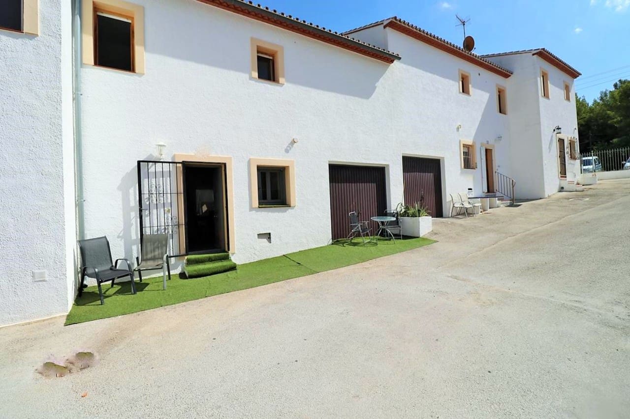 3 bedroom Townhouse for sale in Pedreguer with pool - € 289,000 (Ref: 7296901)