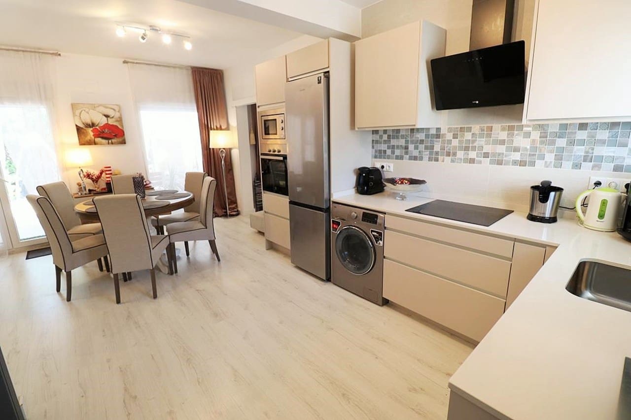 3 bedroom Townhouse for sale in Pedreguer with pool - € 289,000 (Ref: 7296901)