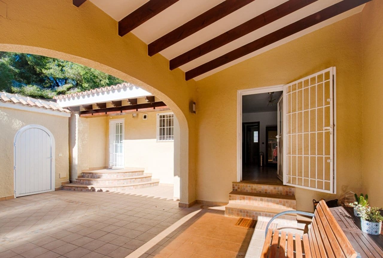 3 soveværelse Villa til salg i Moraira med swimmingpool - € 750.000 (Ref: 7376233)