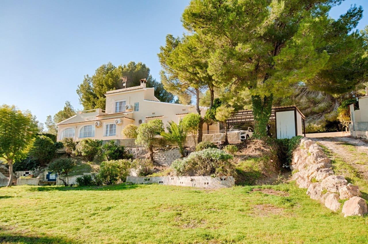 3 soveværelse Villa til salg i Moraira med swimmingpool - € 750.000 (Ref: 7376233)