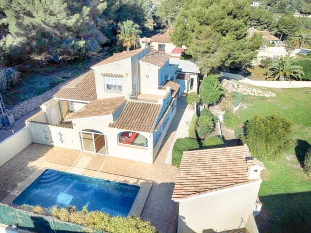 3 soveværelse Villa til salg i Casco Urbano, Teulada-Moraira med swimmingpool - € 750.000 (Ref: 7376233)
