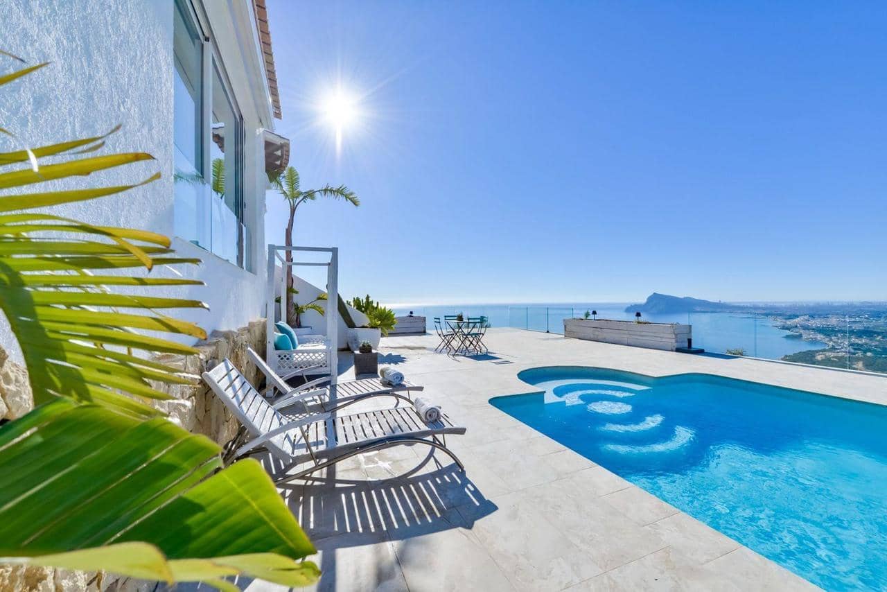 5 bedroom Villa for sale in Altea with pool - € 1,700,000 (Ref: 7400201)