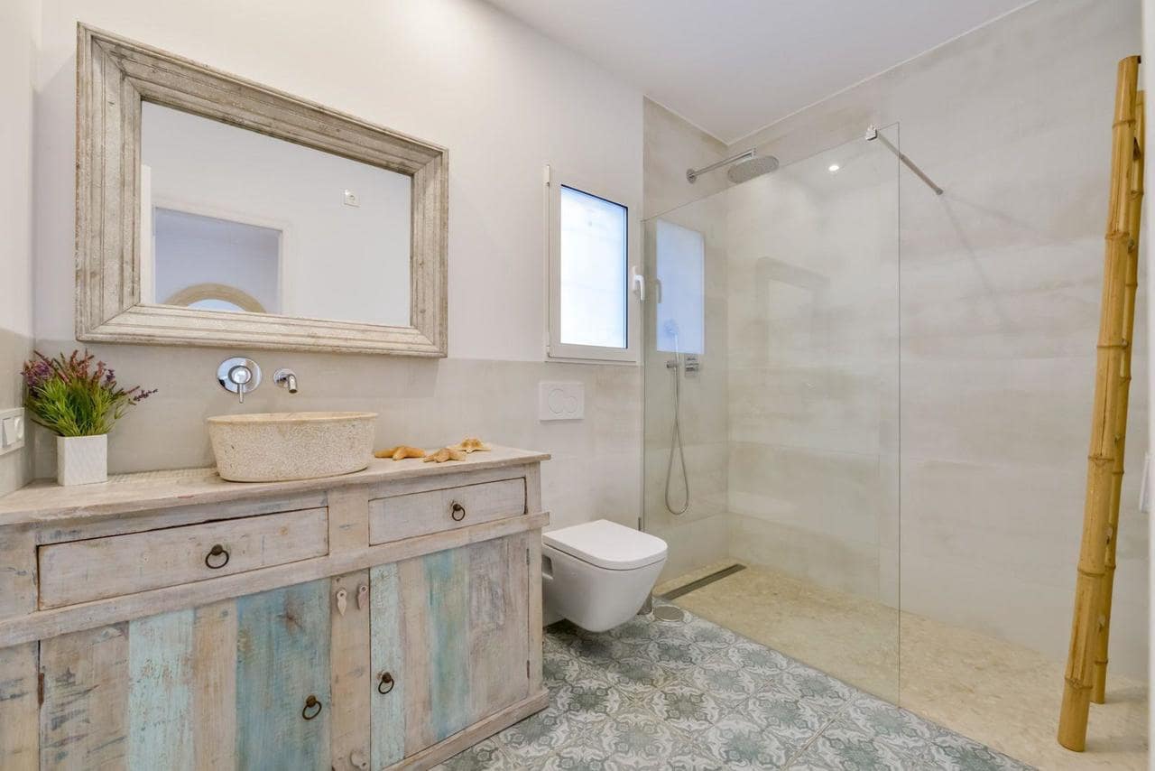 5 bedroom Villa for sale in Altea with pool - € 1,700,000 (Ref: 7400201)