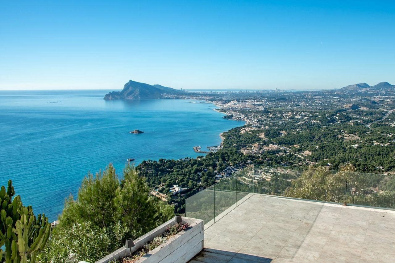 5 bedroom Villa for sale in Altea with pool - € 1,700,000 (Ref: 7400201)