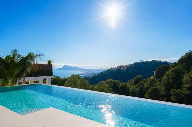 4 bedroom Villa for sale in Altea with pool - € 1,700,000 (Ref: 7426924)