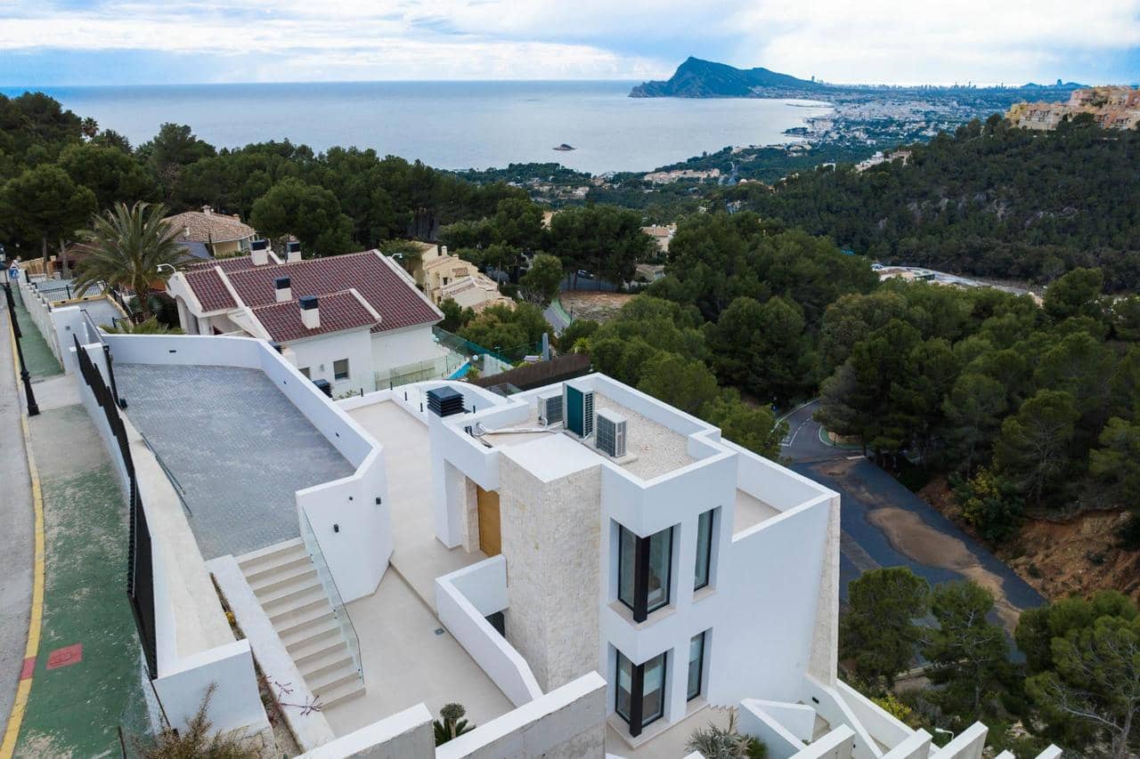4 bedroom Villa for sale in Altea with pool - € 1,700,000 (Ref: 7426924)