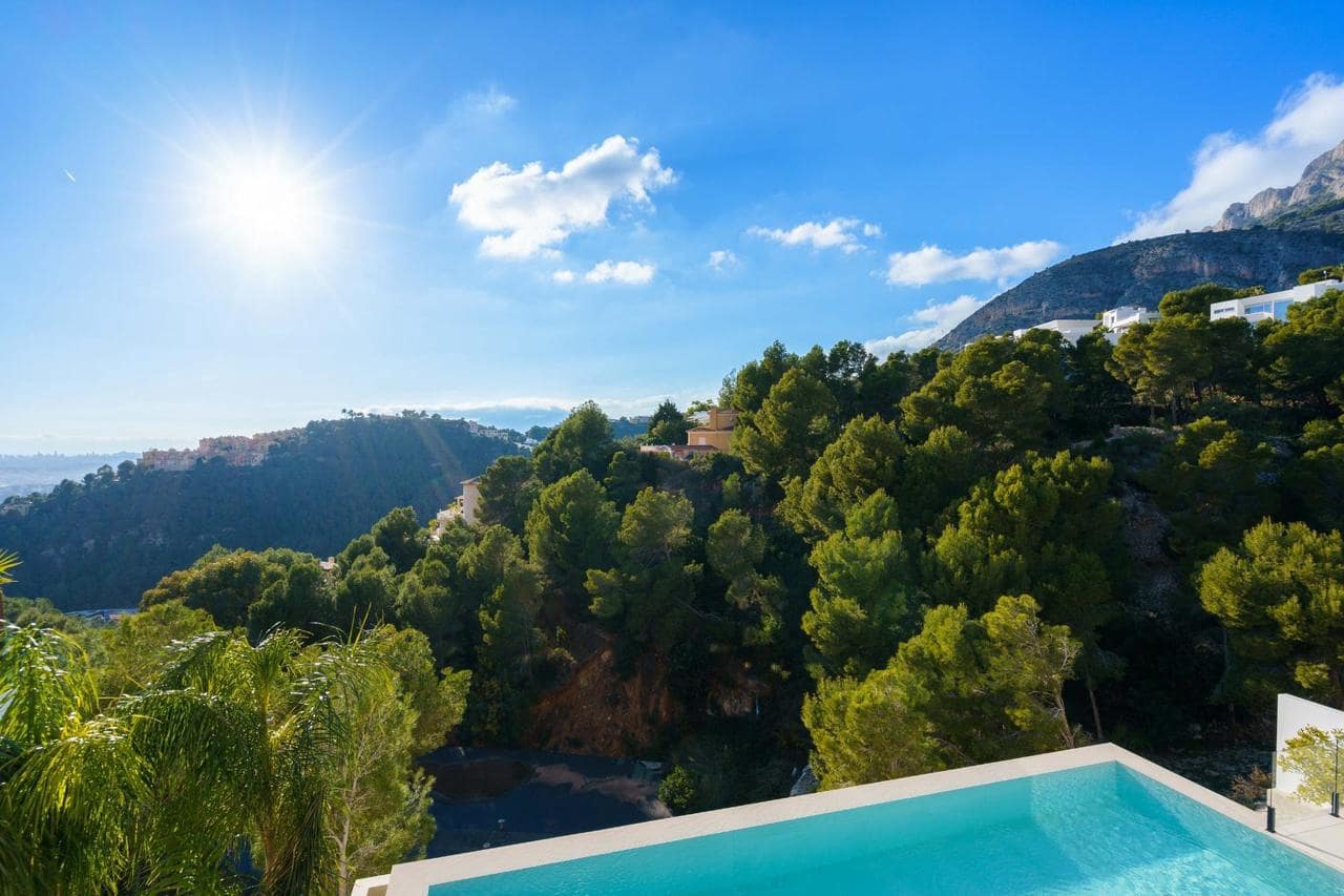 4 bedroom Villa for sale in Altea with pool - € 1,700,000 (Ref: 7426924)