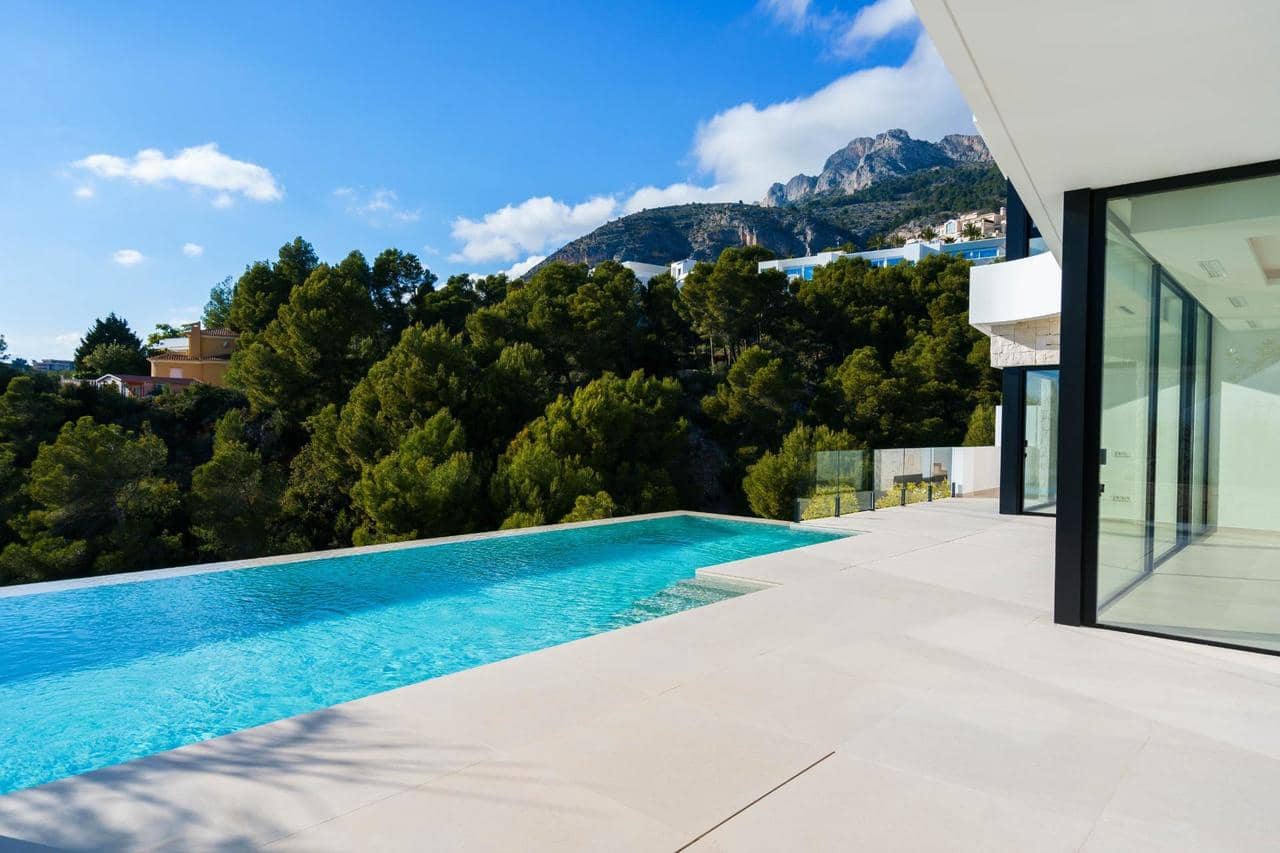 4 bedroom Villa for sale in Altea with pool - € 1,700,000 (Ref: 7426924)