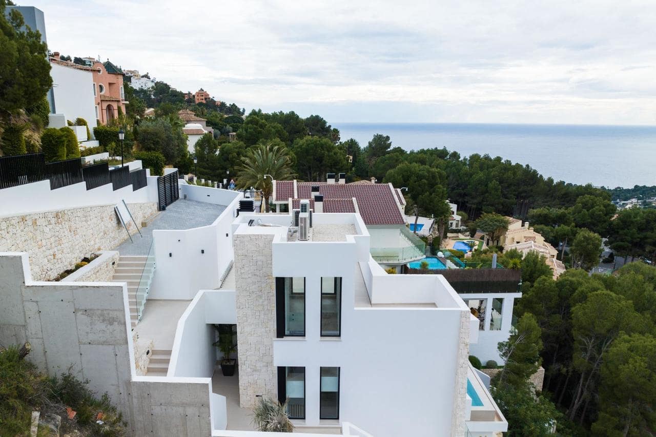 4 bedroom Villa for sale in Altea with pool - € 1,700,000 (Ref: 7426924)