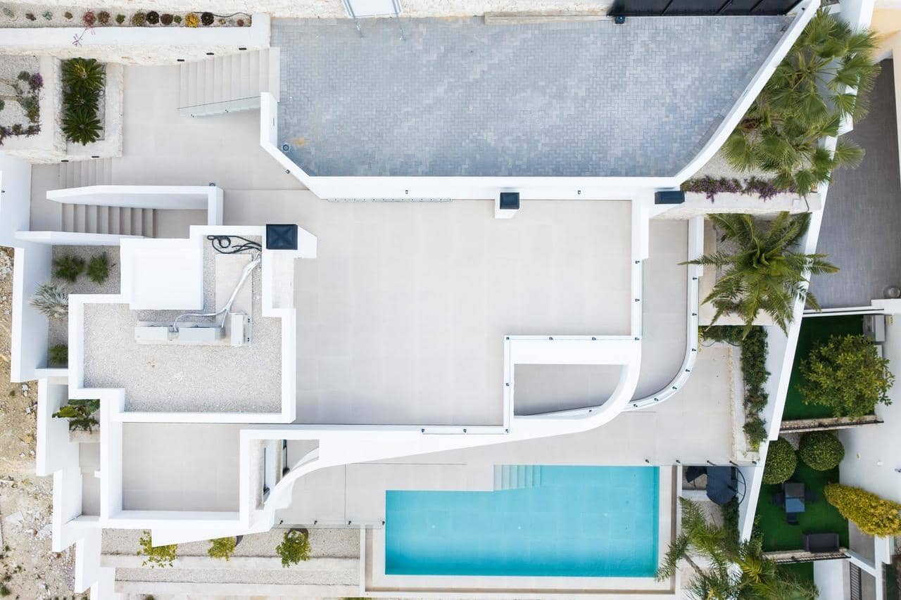 4 bedroom Villa for sale in Altea with pool - € 1,700,000 (Ref: 7426924)