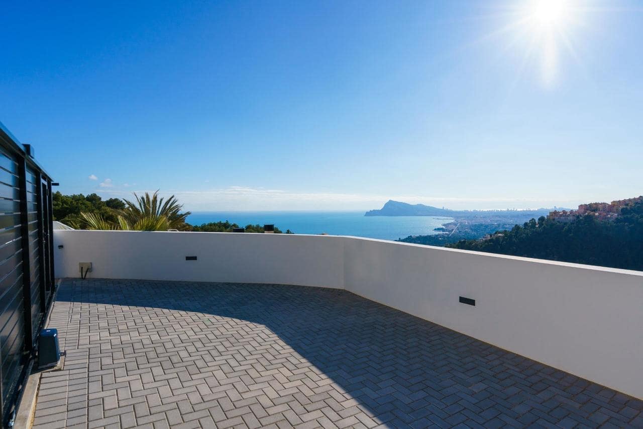 4 bedroom Villa for sale in Altea with pool - € 1,700,000 (Ref: 7426924)