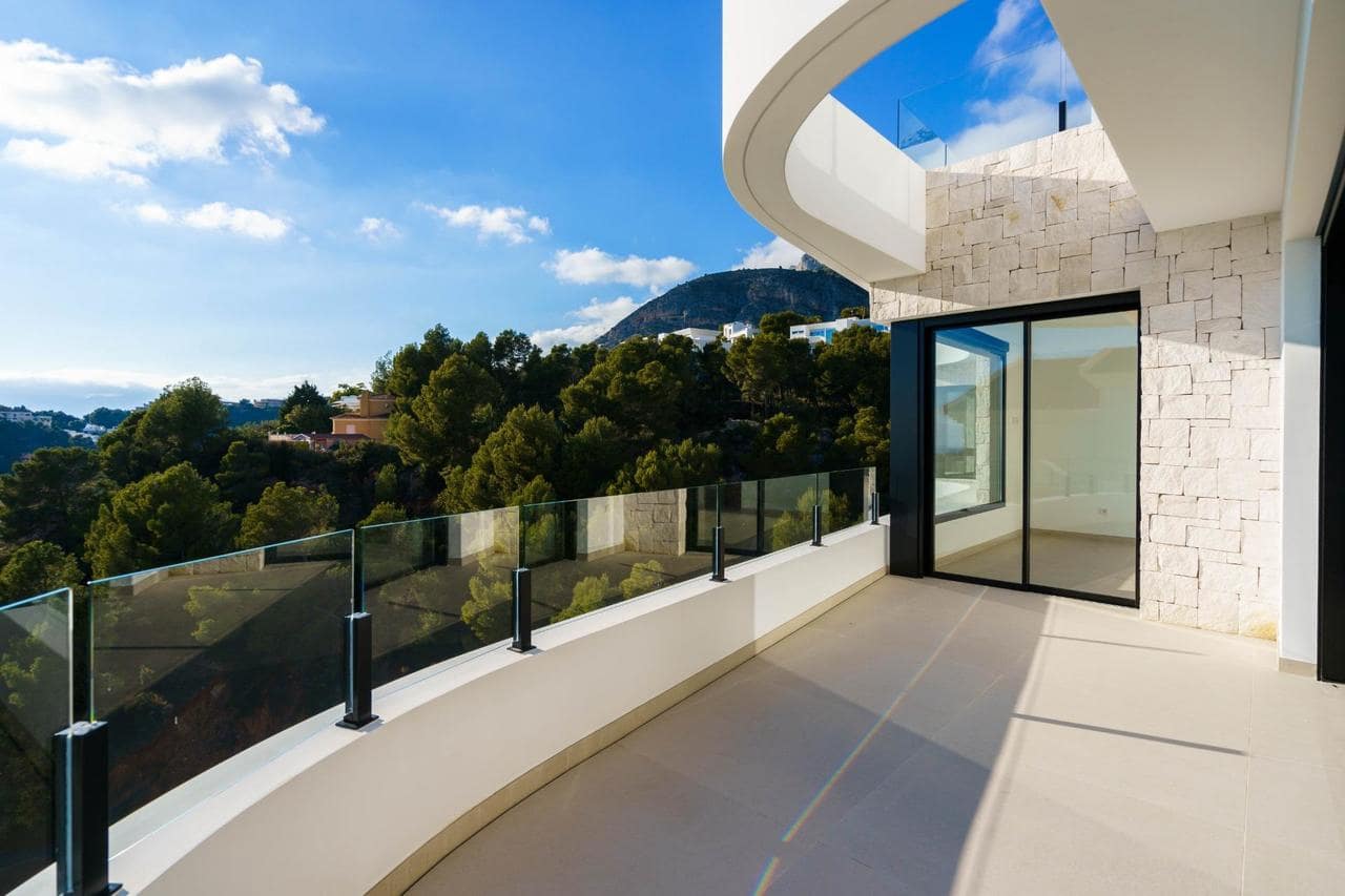 4 bedroom Villa for sale in Altea with pool - € 1,700,000 (Ref: 7426924)