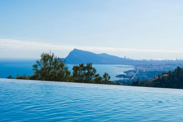 4 bedroom Villa for sale in Altea with pool - € 1,700,000 (Ref: 7426924)