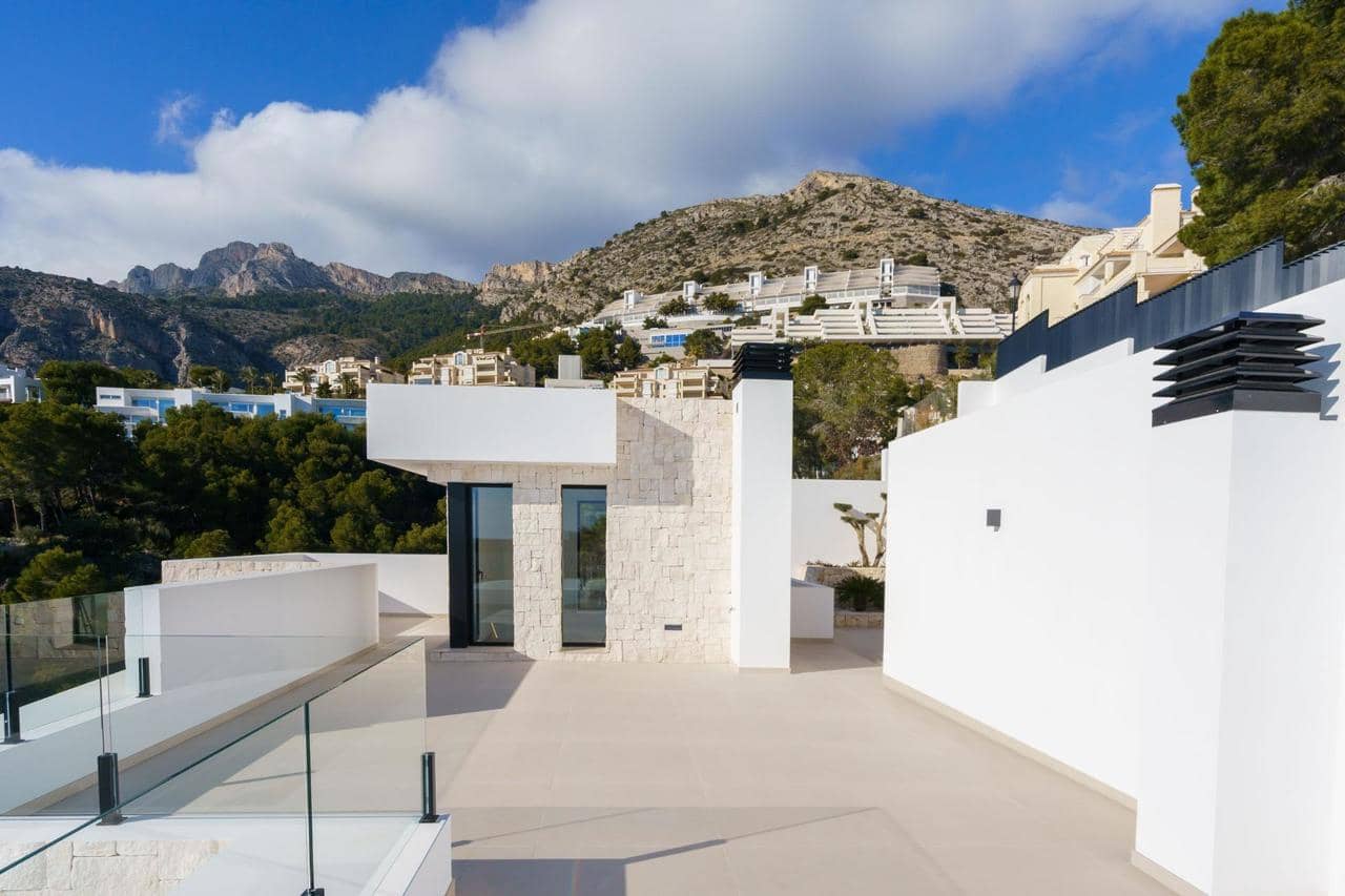 4 bedroom Villa for sale in Altea with pool - € 1,700,000 (Ref: 7426924)