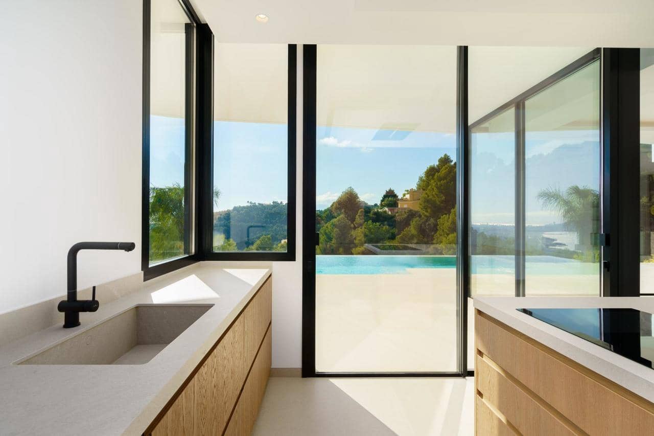 4 bedroom Villa for sale in Altea with pool - € 1,700,000 (Ref: 7426924)