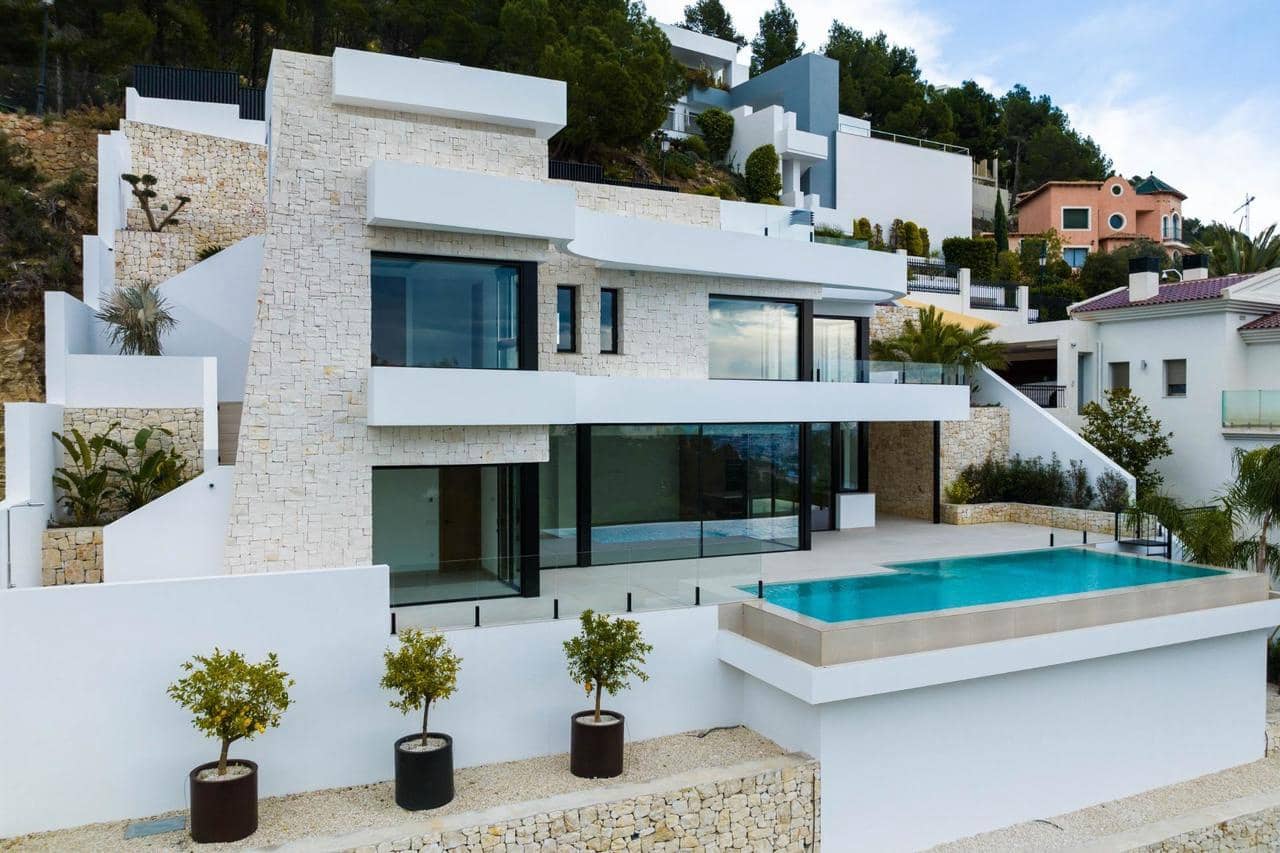 4 bedroom Villa for sale in Altea with pool - € 1,700,000 (Ref: 7426924)