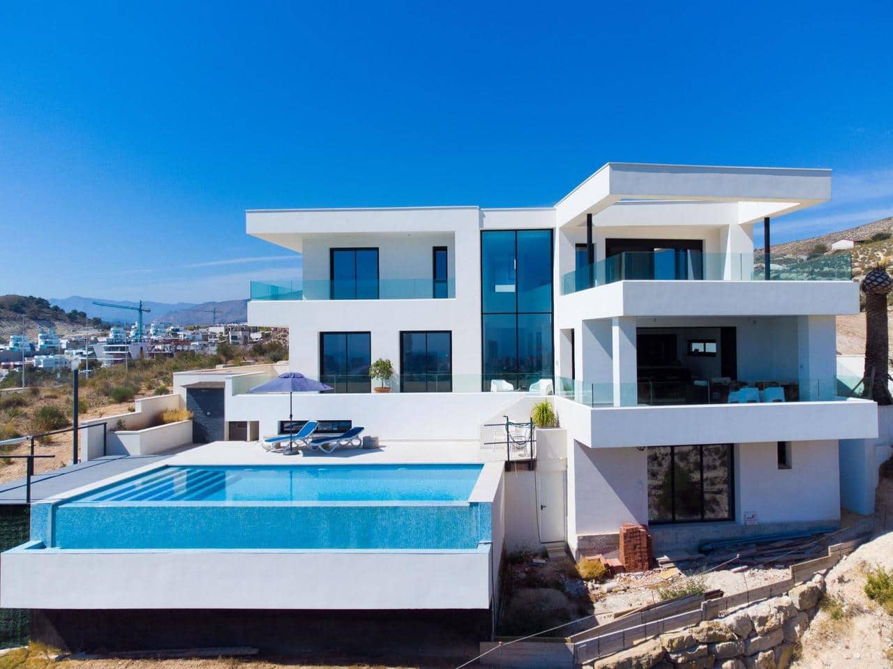 4 soveværelse Villa til salg i Finestrat med swimmingpool - € 1.690.000 (Ref: 7476090)