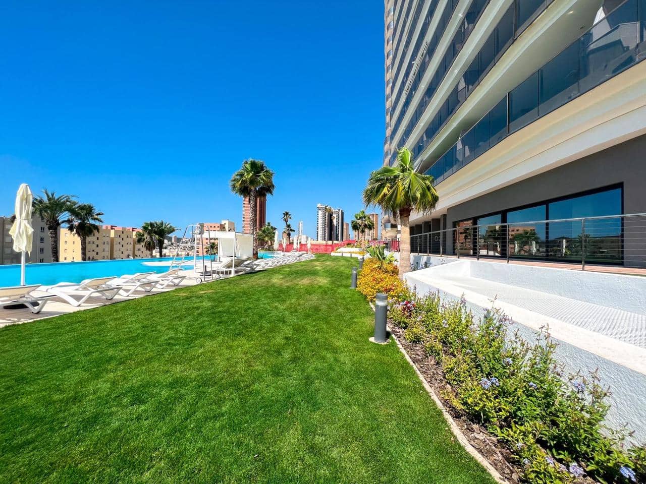 3 soveværelse Lejlighed til salg i Benidorm med swimmingpool - € 895.000 (Ref: 7774848)