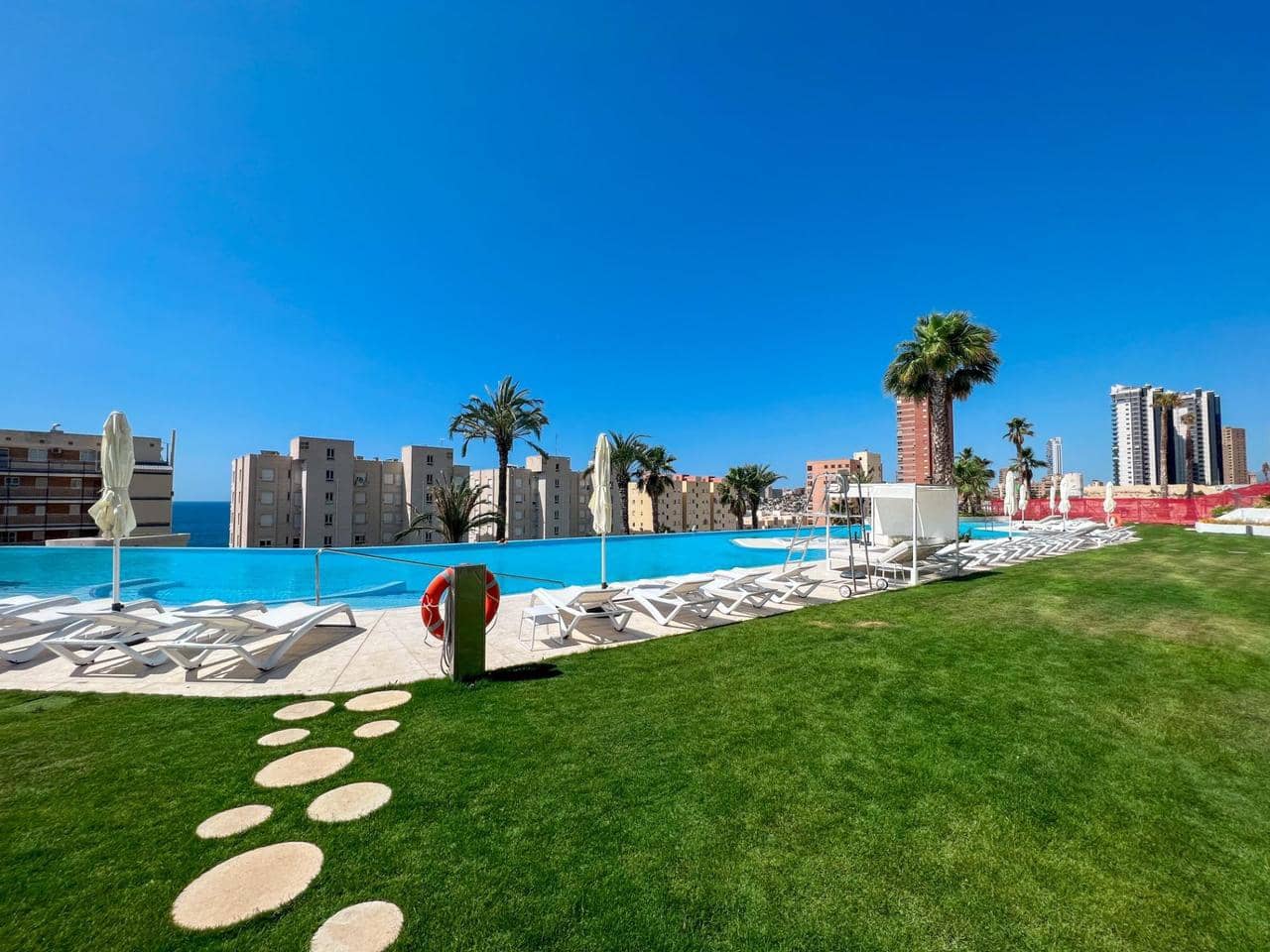 3 soveværelse Lejlighed til salg i Benidorm med swimmingpool - € 895.000 (Ref: 7774848)