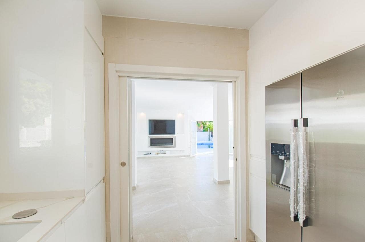 3 slaapkamer Villa te koop in Moraira met zwembad - € 1.450.000 (Ref: 7837671)