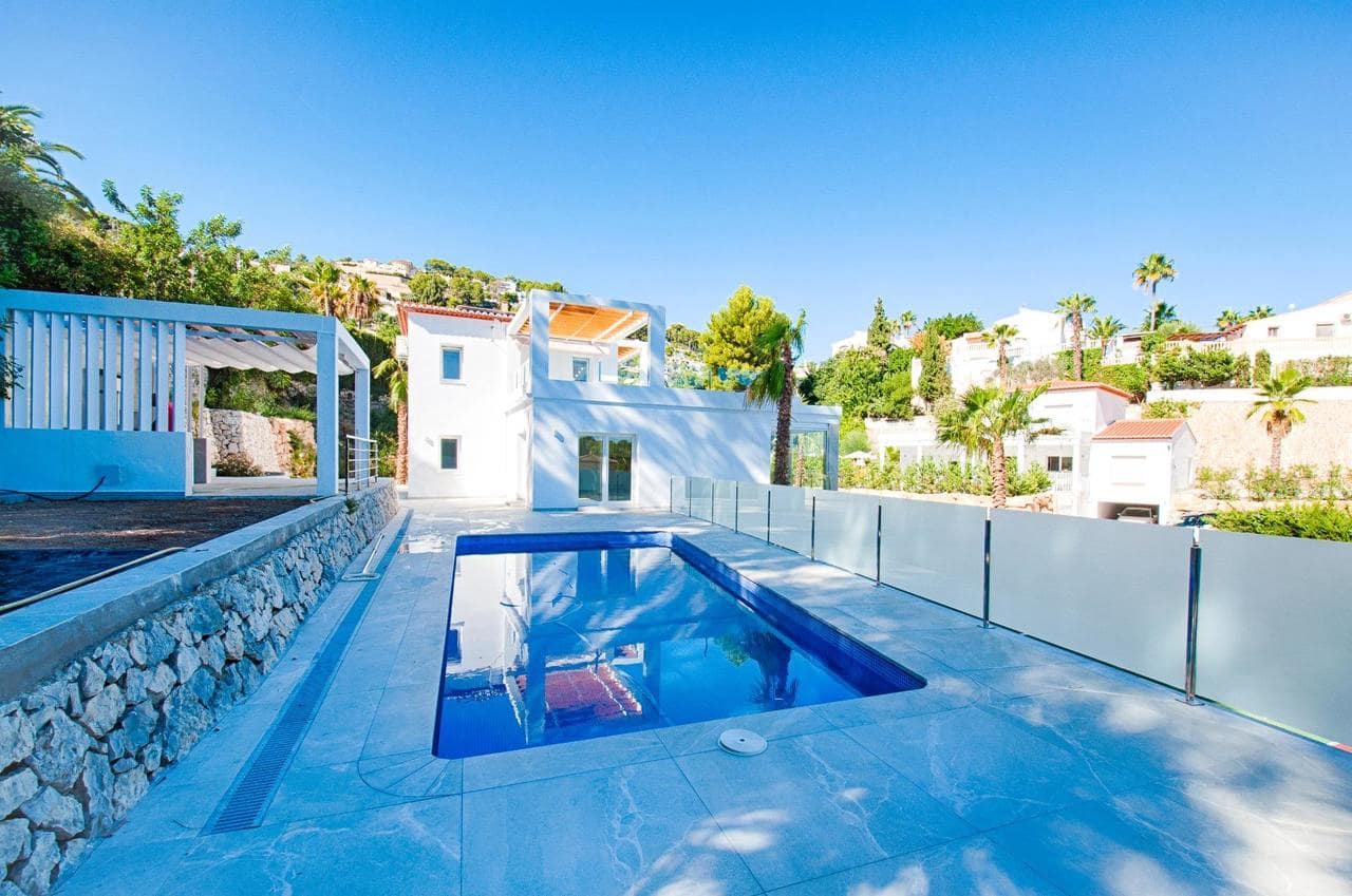 3 slaapkamer Villa te koop in Moraira met zwembad - € 1.450.000 (Ref: 7837671)