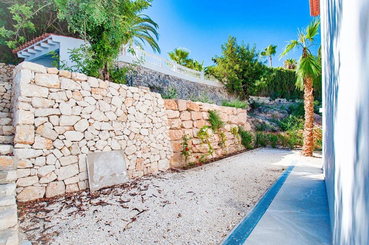 3 slaapkamer Villa te koop in Moraira met zwembad - € 1.450.000 (Ref: 7837671)