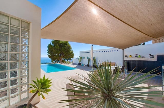 4 slaapkamer Villa te koop in Casco Urbano, Teulada-Moraira met zwembad - € 1.295.000 (Ref: 8032938)