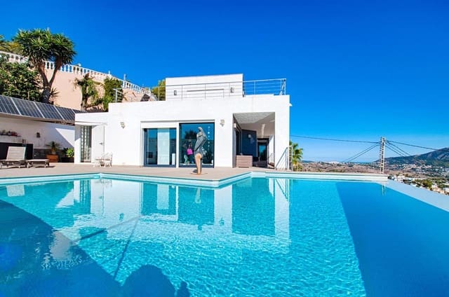 4 slaapkamer Villa te koop in Casco Urbano, Teulada-Moraira met zwembad - € 1.295.000 (Ref: 8032938)