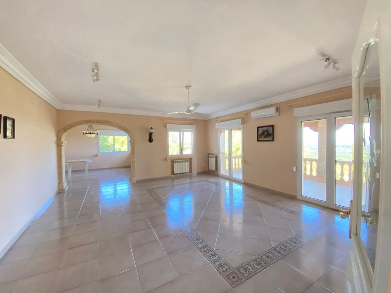 5 makuuhuone Huvila myytävänä paikassa La Sella - 965 000 € (Ref: 8116190)