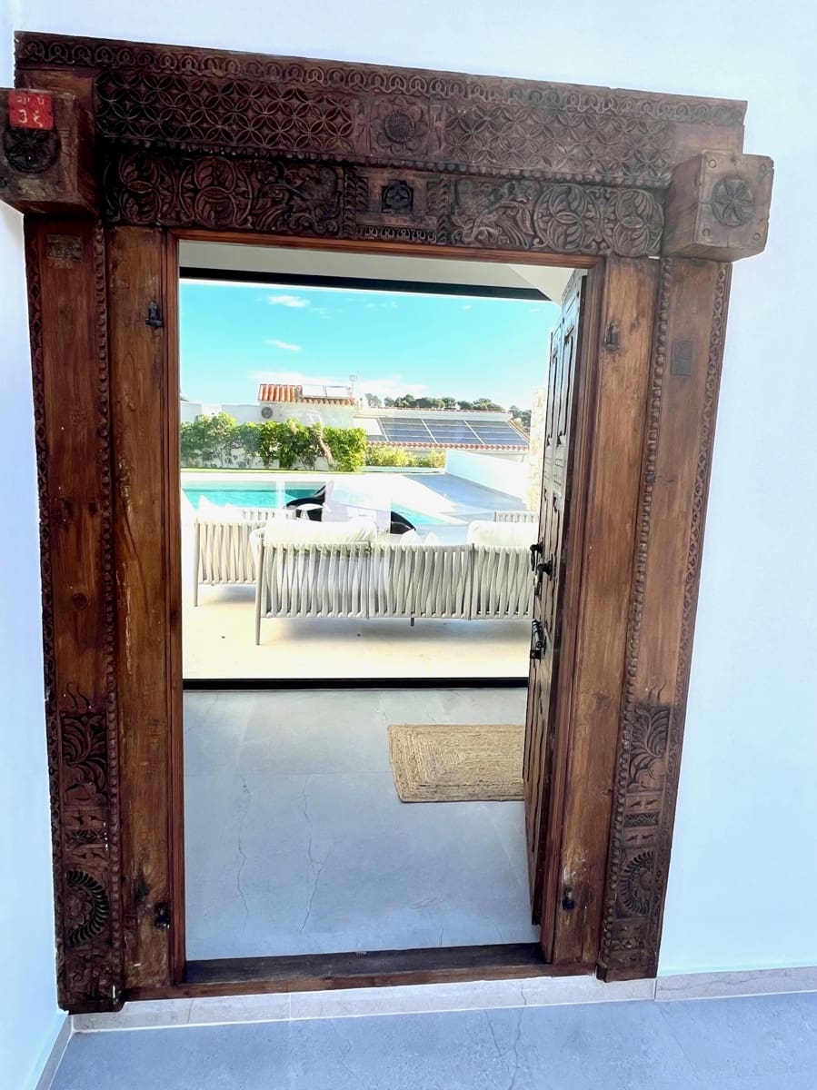 4 slaapkamer Villa te koop in Denia met zwembad - € 1.795.000 (Ref: 8566369)