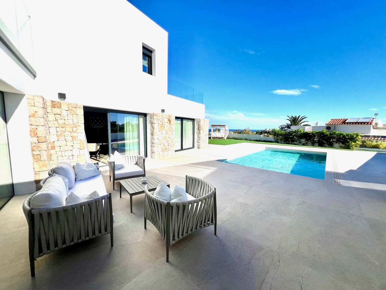 4 slaapkamer Villa te koop in Denia met zwembad - € 1.795.000 (Ref: 8566369)