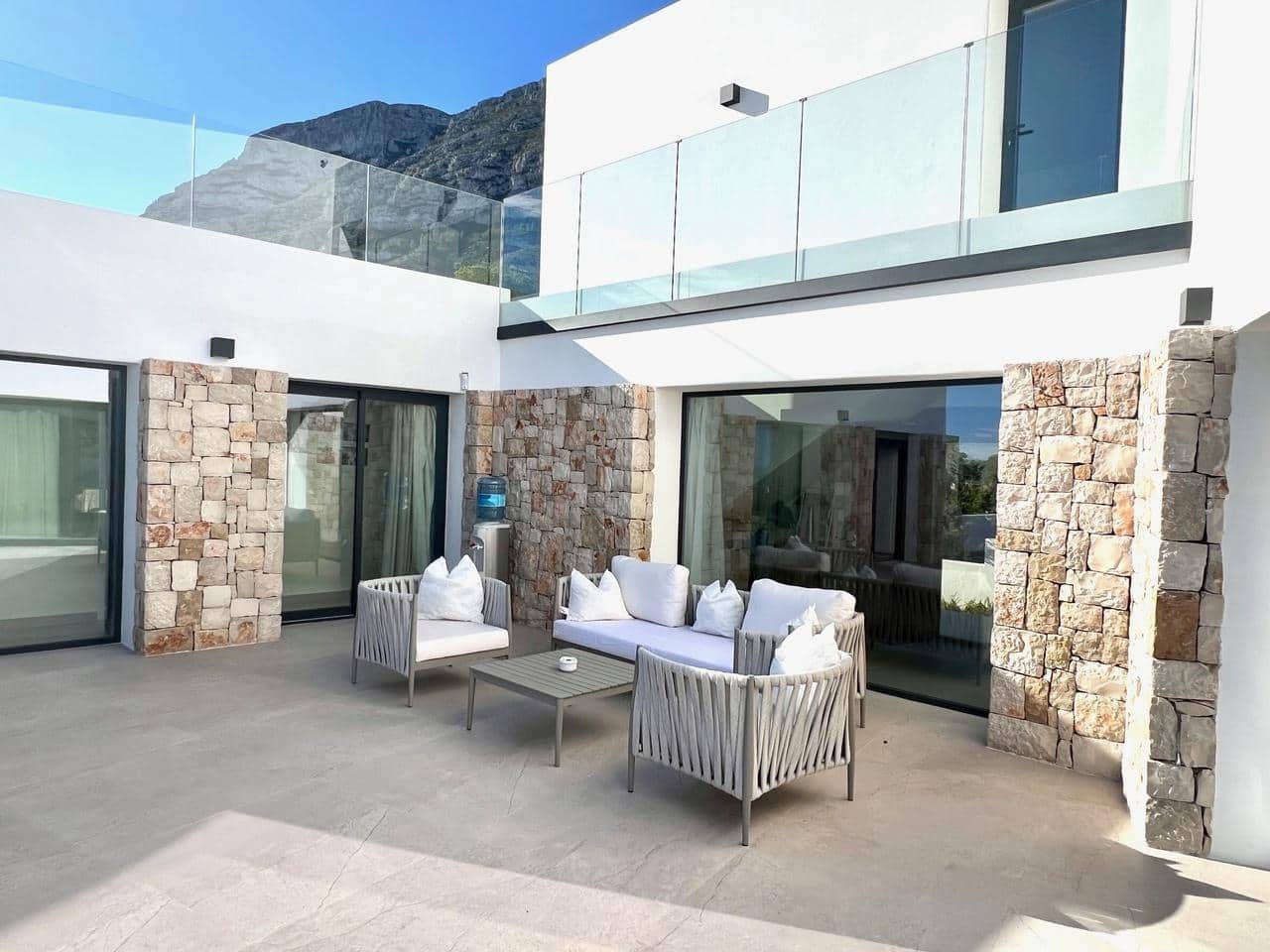 4 bedroom Villa for sale in Denia - € 1,795,000 (Ref: 8566369)