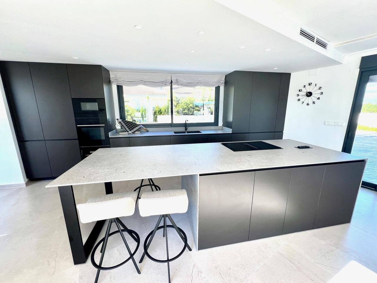 4 bedroom Villa for sale in Denia - € 1,795,000 (Ref: 8566369)