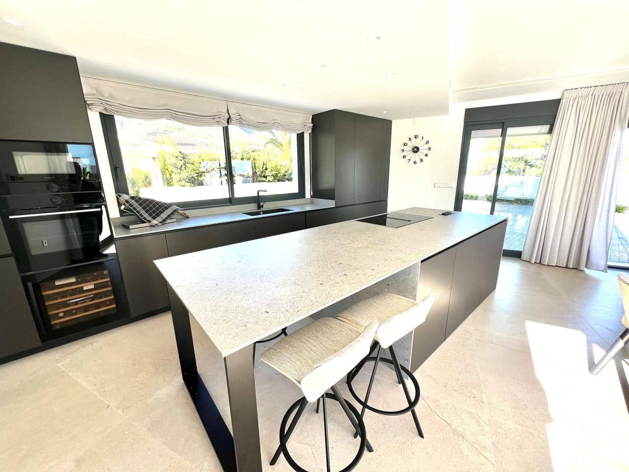 4 bedroom Villa for sale in Denia - € 1,795,000 (Ref: 8566369)