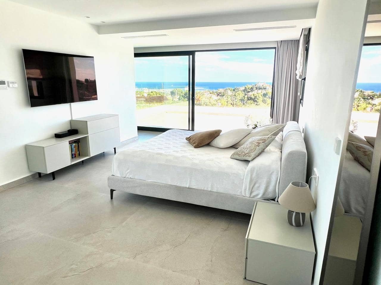 4 bedroom Villa for sale in Denia - € 1,795,000 (Ref: 8566369)