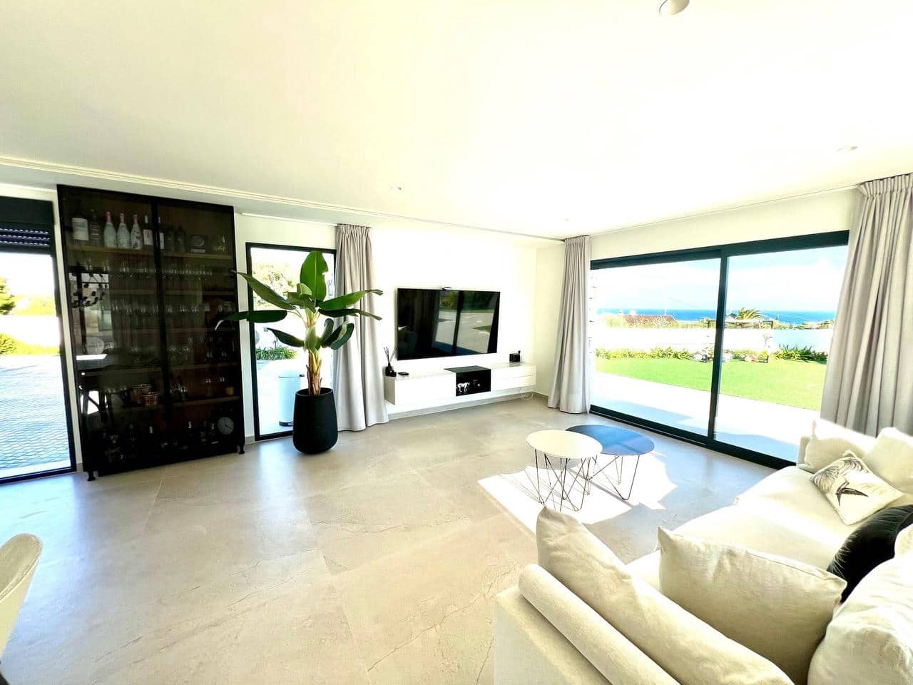 4 bedroom Villa for sale in Denia - € 1,795,000 (Ref: 8566369)