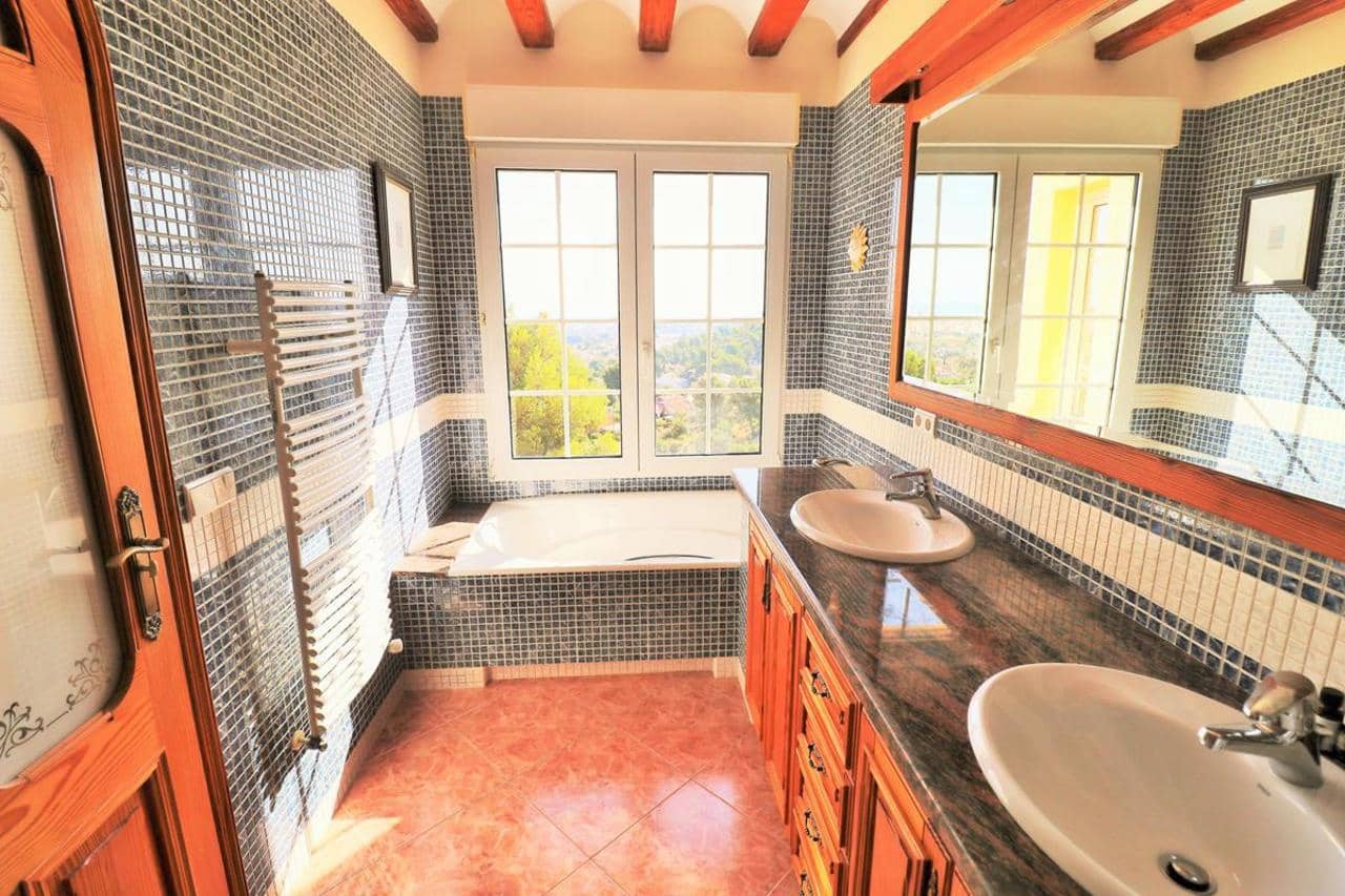 6 slaapkamer Villa te koop in Denia met zwembad - € 1.195.000 (Ref: 8634243)