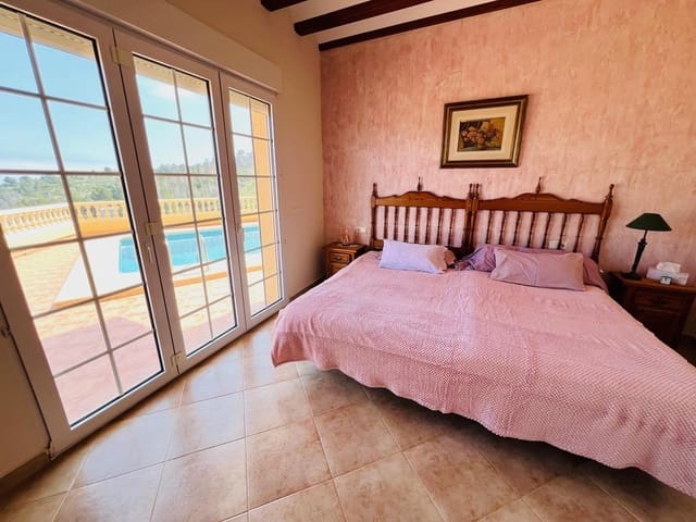 Chalet de 6 habitaciones en Dénia en venta - 1.195.000 € (Ref: 8634243)