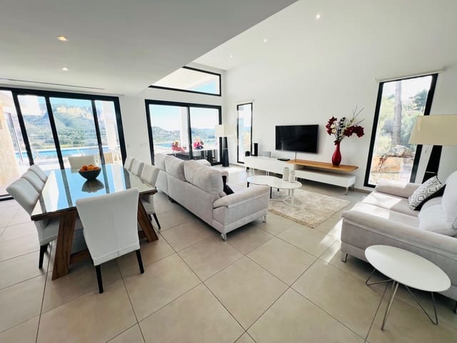 5 Zimmer Villa zu verkaufen in La Sella mit Pool - 1.300.000 € (Ref: 8786017)