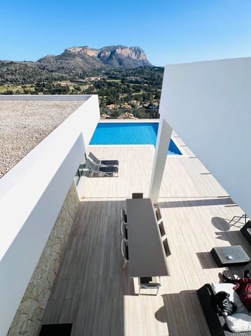 5 Zimmer Villa zu verkaufen in La Sella mit Pool - 1.300.000 € (Ref: 8786017)